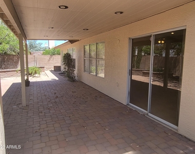 9126 W Maui Lane - Photo Thumbnail 6