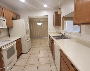 9126 W Maui Lane - Photo Thumbnail 1