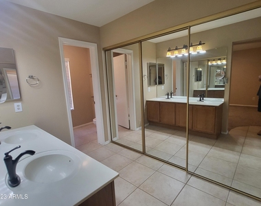9126 W Maui Lane - Photo Thumbnail 4