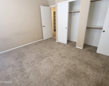 9126 W Maui Lane - Photo Thumbnail 13