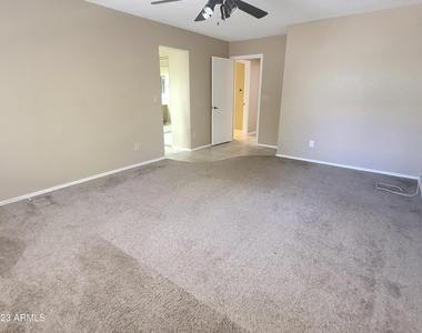 9126 W Maui Lane - Photo Thumbnail 11