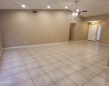 9126 W Maui Lane - Photo Thumbnail 3