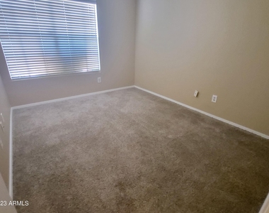 9126 W Maui Lane - Photo Thumbnail 12