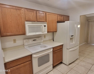 9126 W Maui Lane - Photo Thumbnail 17