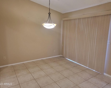9126 W Maui Lane - Photo Thumbnail 5