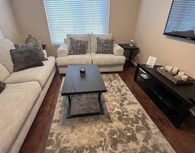 1132 W Sparrow Drive - Photo Thumbnail 2
