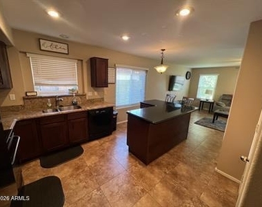 1132 W Sparrow Drive - Photo Thumbnail 11
