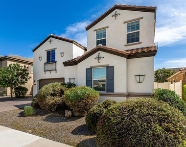 4307 E Yellowstone Place - Photo Thumbnail 7
