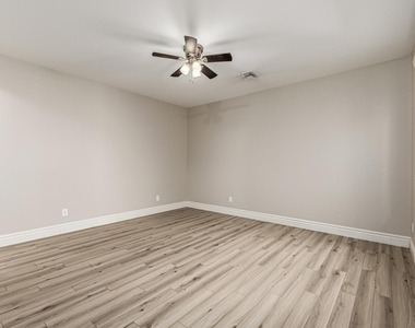 4307 E Yellowstone Place - Photo Thumbnail 14