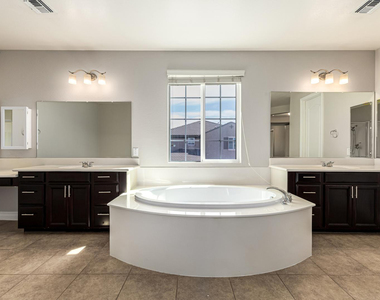 4307 E Yellowstone Place - Photo Thumbnail 40
