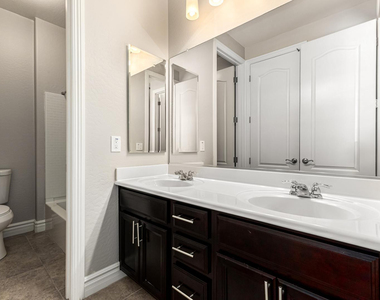 4307 E Yellowstone Place - Photo Thumbnail 21