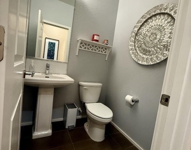 2329 E Huntington Drive - Photo Thumbnail 22