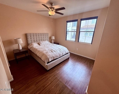 2329 E Huntington Drive - Photo Thumbnail 7