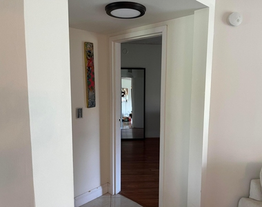3871 Via Poinciana - Photo Thumbnail 6