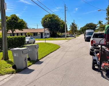 904 Ne 12th - Photo Thumbnail 2