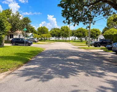 904 Ne 12th - Photo Thumbnail 1
