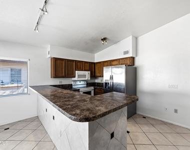 904 W Malibu Drive - Photo Thumbnail 7