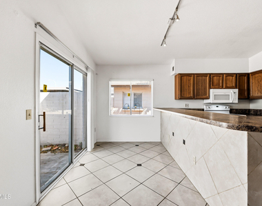 904 W Malibu Drive - Photo Thumbnail 5