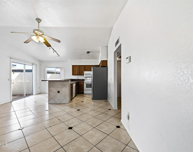 904 W Malibu Drive - Photo Thumbnail 2