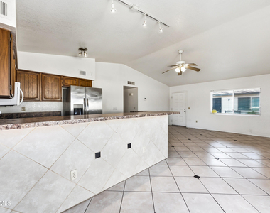 904 W Malibu Drive - Photo Thumbnail 6