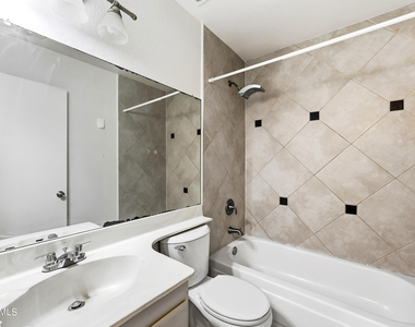 904 W Malibu Drive - Photo Thumbnail 15