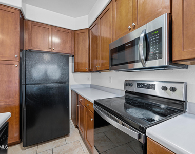 4608 W Maryland Avenue - Photo Thumbnail 9
