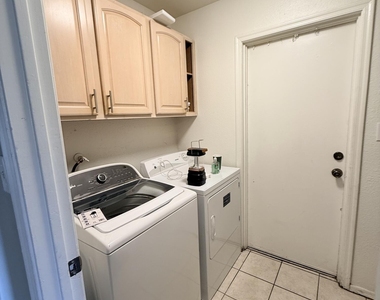 2913 W Woodridge Drive - Photo Thumbnail 21