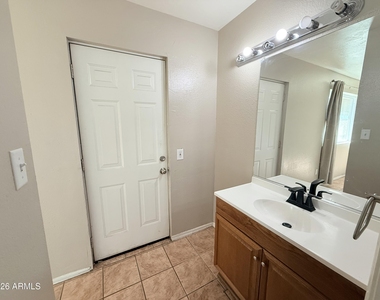 2913 W Woodridge Drive - Photo Thumbnail 9