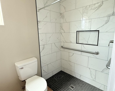 2913 W Woodridge Drive - Photo Thumbnail 13