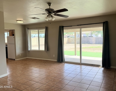 2913 W Woodridge Drive - Photo Thumbnail 3