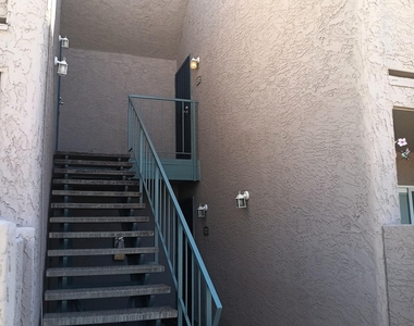 623 W Guadalupe Road - Photo Thumbnail 1