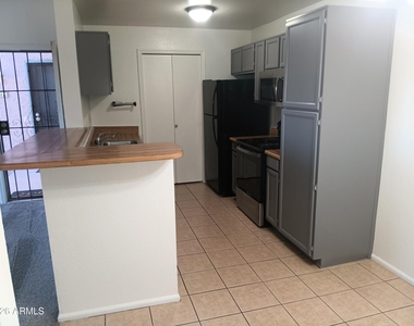 623 W Guadalupe Road - Photo Thumbnail 4