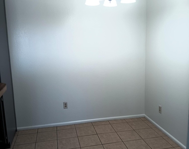 623 W Guadalupe Road - Photo Thumbnail 13