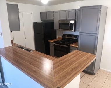 623 W Guadalupe Road - Photo Thumbnail 5