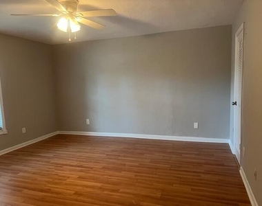 7187 Thompson Road - Photo Thumbnail 12