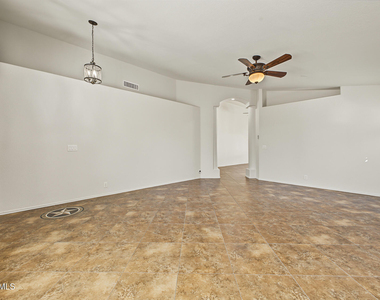 92 W Ivanhoe Street - Photo Thumbnail 7