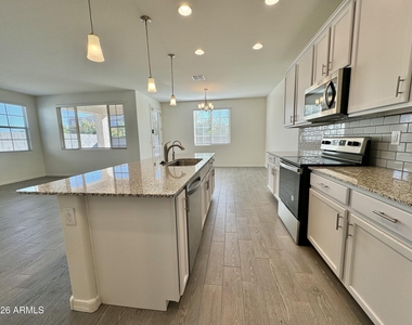 905 S Canal Drive - Photo Thumbnail 5