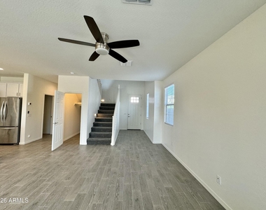 905 S Canal Drive - Photo Thumbnail 3