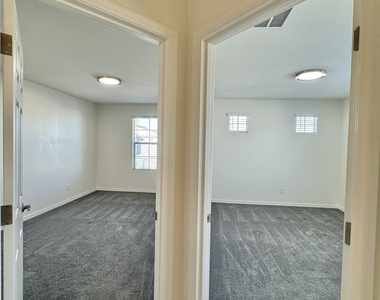905 S Canal Drive - Photo Thumbnail 36