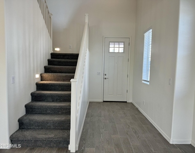 905 S Canal Drive - Photo Thumbnail 2