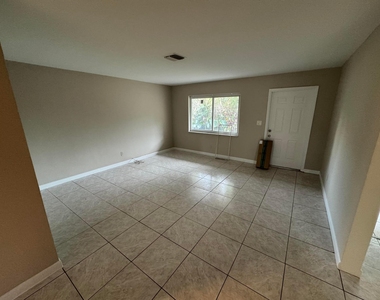 5215 Nw 16th Street - Photo Thumbnail 9