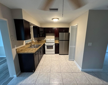 5215 Nw 16th Street - Photo Thumbnail 2
