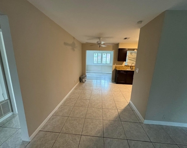 5215 Nw 16th Street - Photo Thumbnail 5
