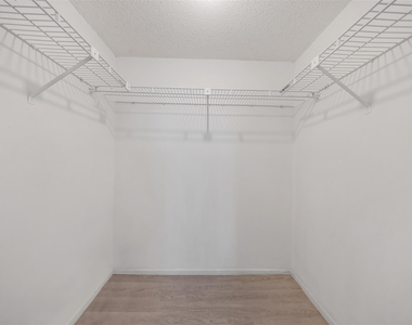 625 Oaks Drive - Photo Thumbnail 14