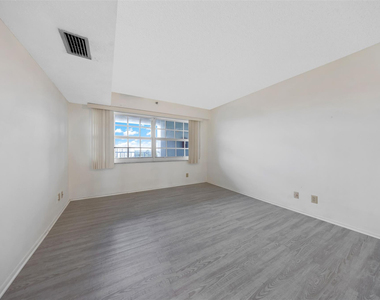 625 Oaks Drive - Photo Thumbnail 11