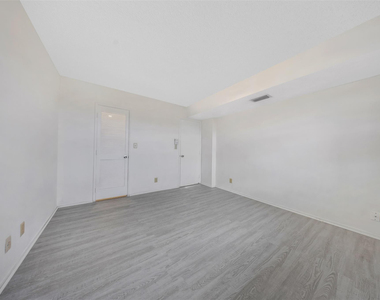 625 Oaks Drive - Photo Thumbnail 13