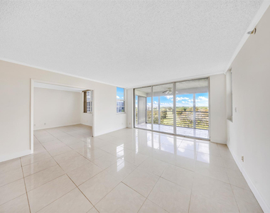 625 Oaks Drive - Photo Thumbnail 2