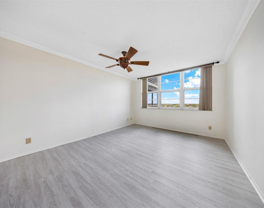 625 Oaks Drive - Photo Thumbnail 20