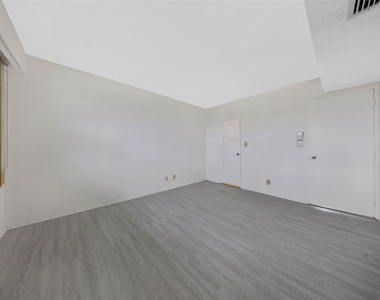 625 Oaks Drive - Photo Thumbnail 12