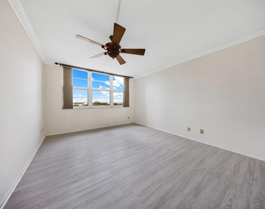 625 Oaks Drive - Photo Thumbnail 18